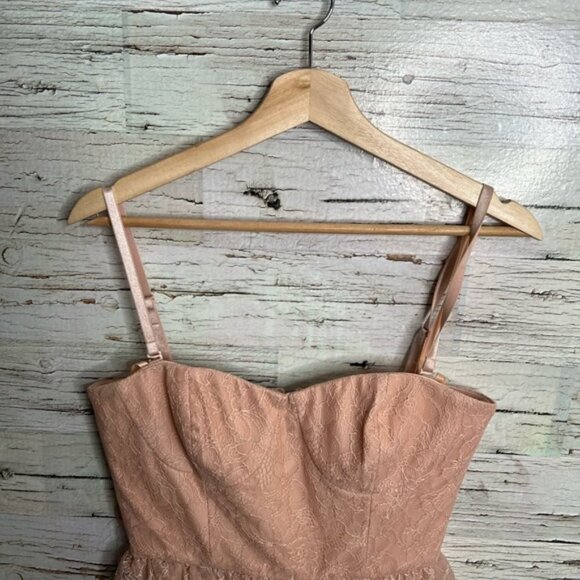 BCBGMaxAzria Lilah Tiered-Lace Strapless Dress bare pink size 8 - Picture 4 of 9